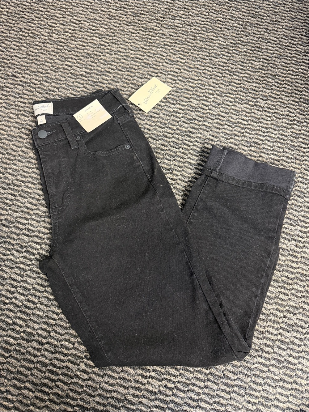 Universal Thread Women's Slim Straight Jeans - Black